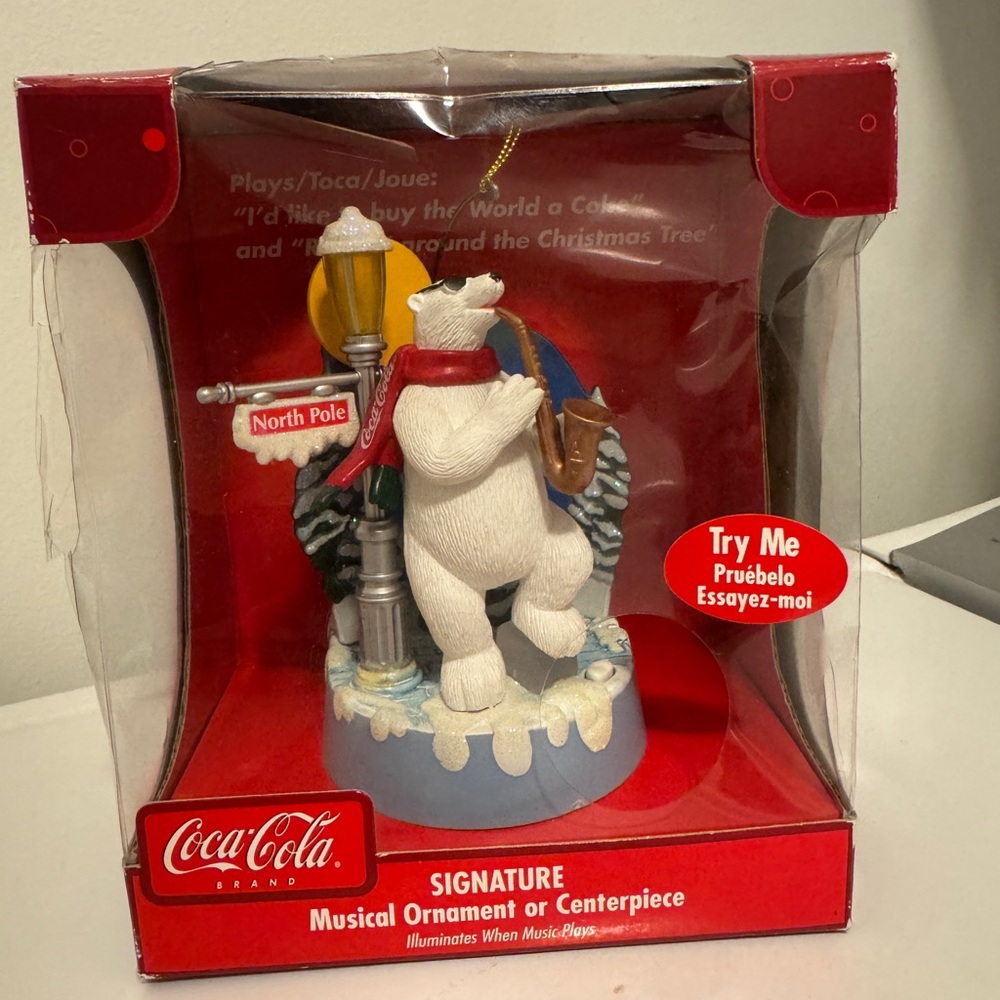 Coca-Cola Polar Bear Musical Centerpiece Christmas ornament NWT